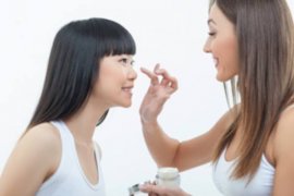 珍珠粉蜂蜜面膜怎么调比例多少（珍珠粉蜂蜜敷脸的作用）